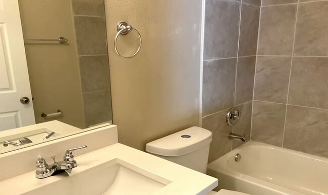 Building Photo - 1905 SW Fears Ave