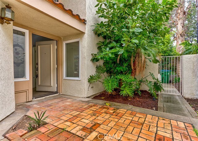 Building Photo - 4 Lucero E