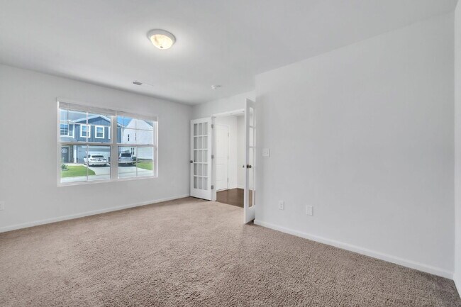 Foto del edificio - Modern 4-Bedroom Home in Butler Knoll – La...