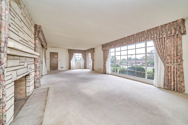 Building Photo - 2136 Paseo Del Mar