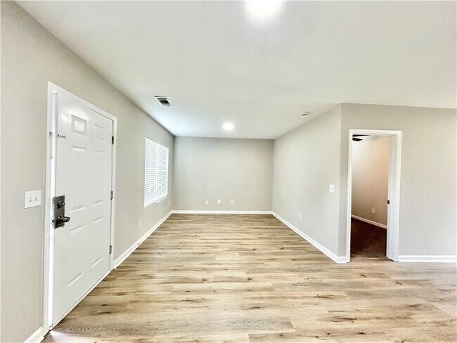 Foto del edificio - 739 Wheel House Ln