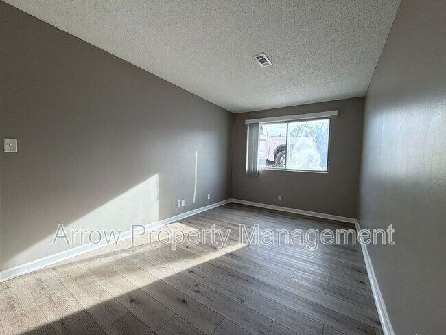 Foto del edificio - 1119 E St