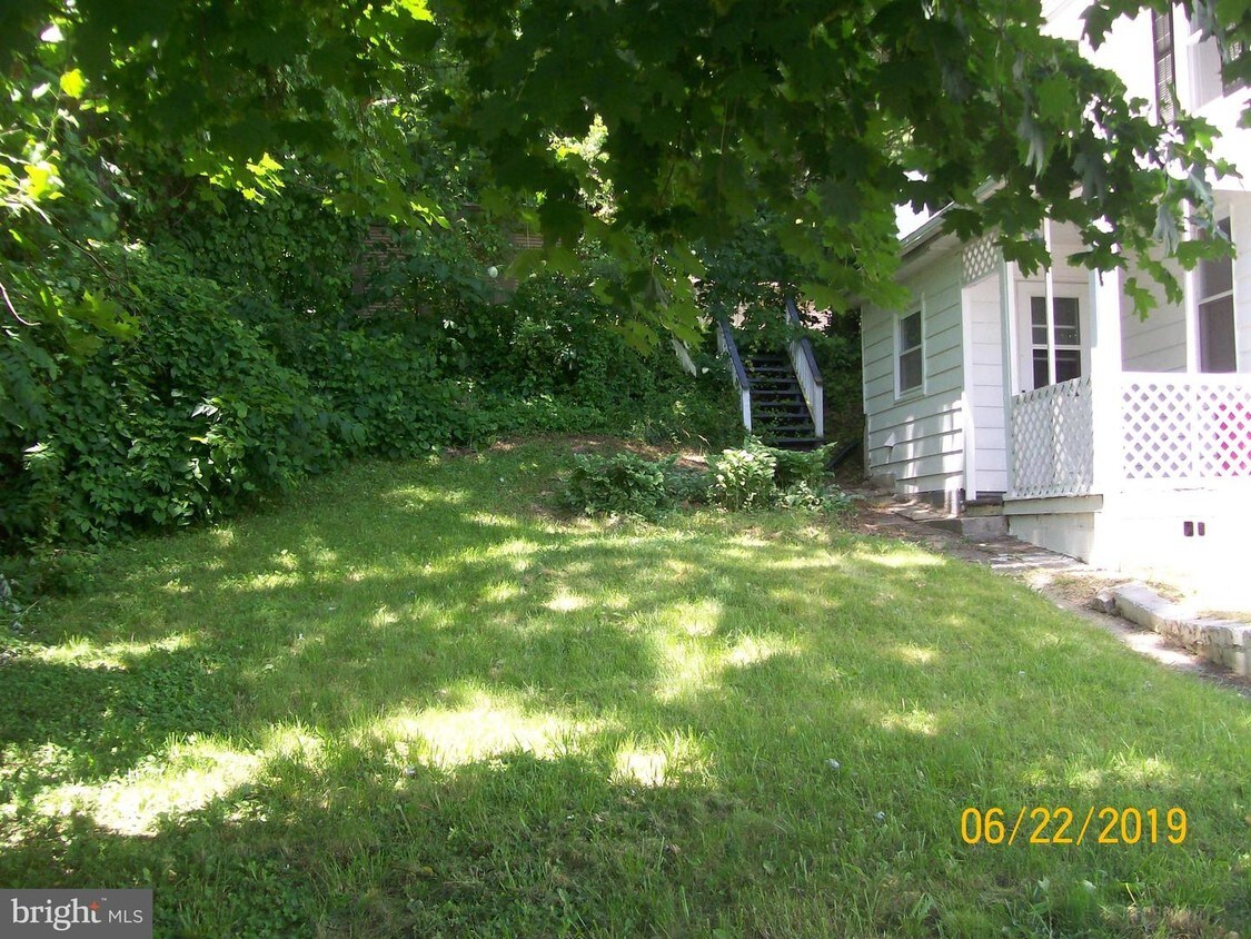 Primary Photo - 395 Wilkes St