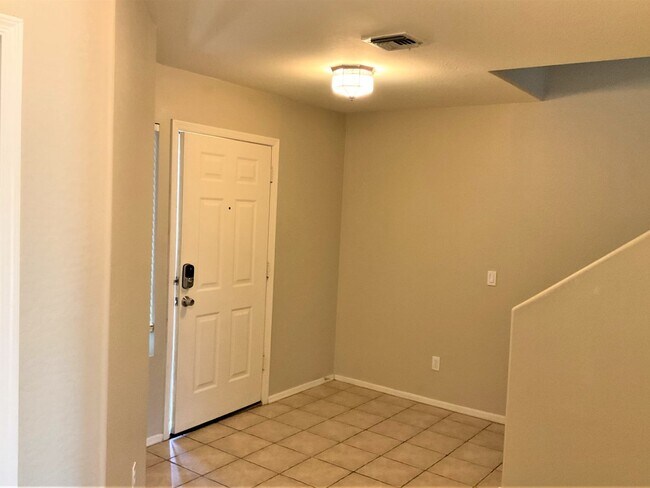 Building Photo - 423 S Sabrina