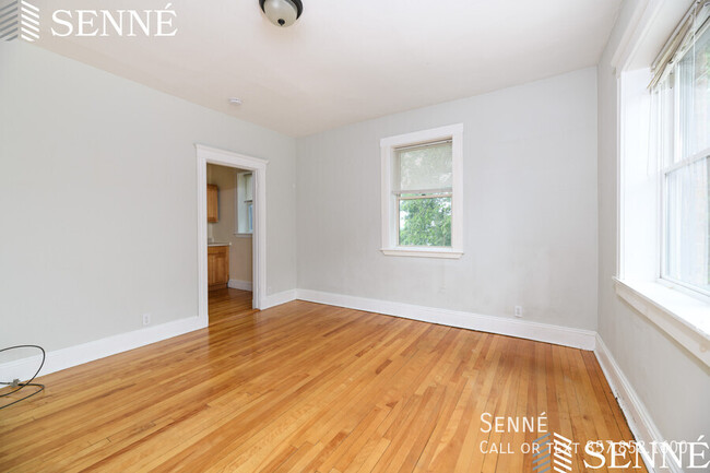 Building Photo - 6 Sherborn Ct