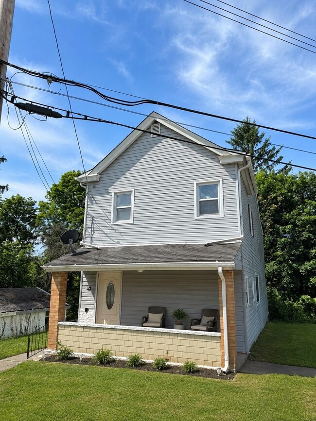 Building Photo - 135 Dunn St