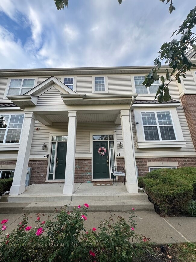 Building Photo - 17 E Willow Rd