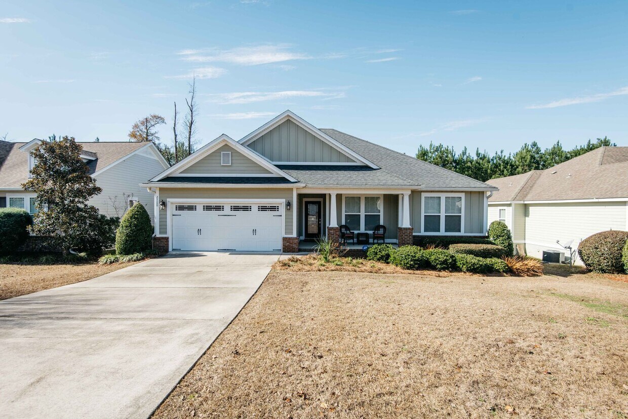 Primary Photo - Beautiful Single Family Home on the NE sid...