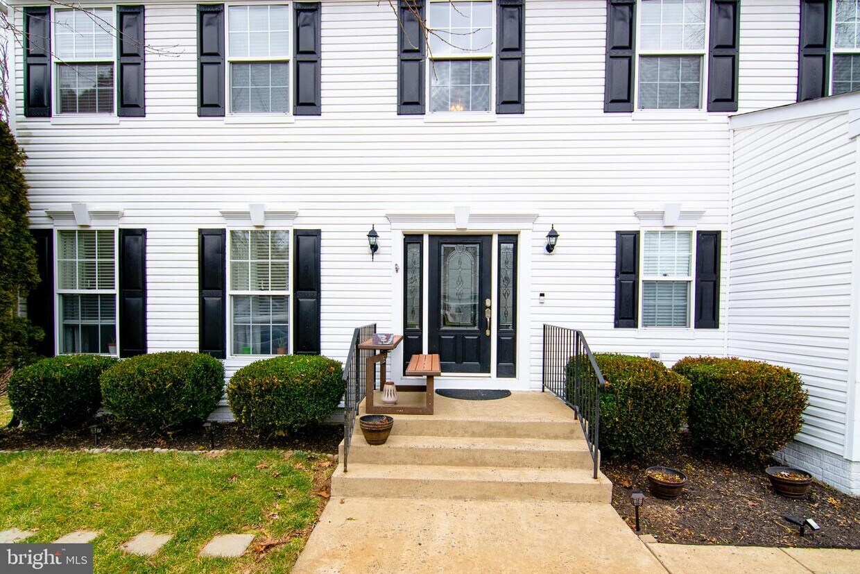 Primary Photo - 16 St Adams Dr