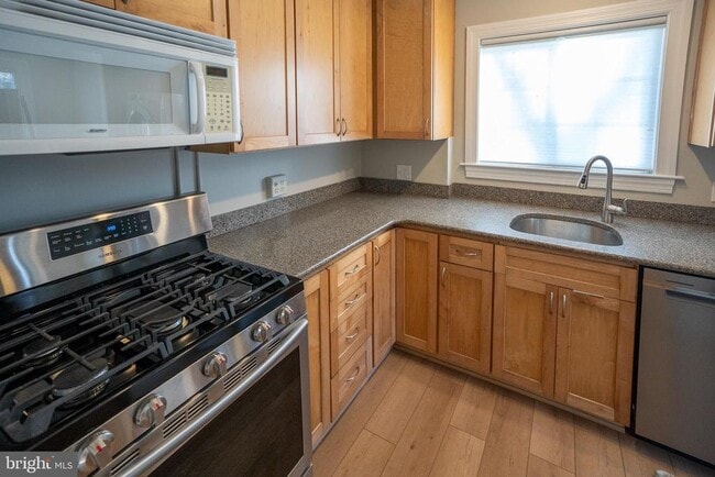 Building Photo - 3224 Martha Custis Dr