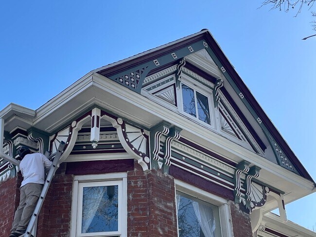 Victorian Architectural Detail - 137 G St Apartments