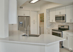 Building Photo - 275 Murcia Dr