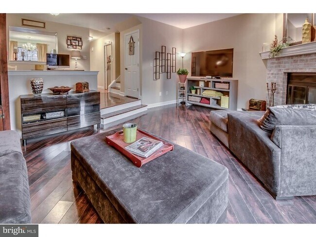 Foto del edificio - 996 Beechwood Pl