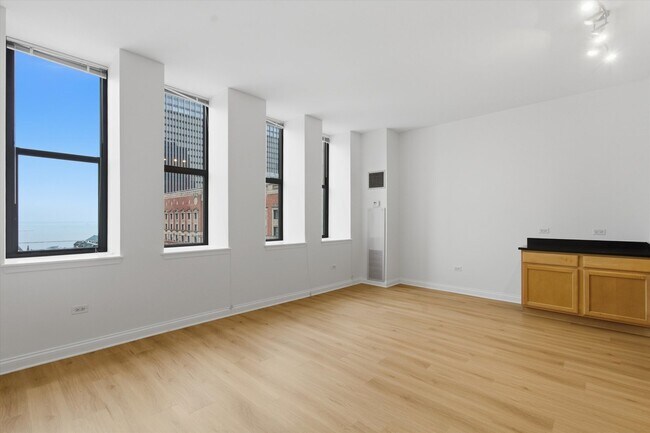 Foto del edificio - 8 W Monroe St