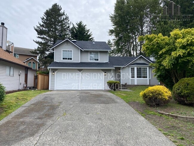 Building Photo - Stylishly Renovated Home with Private Back...
