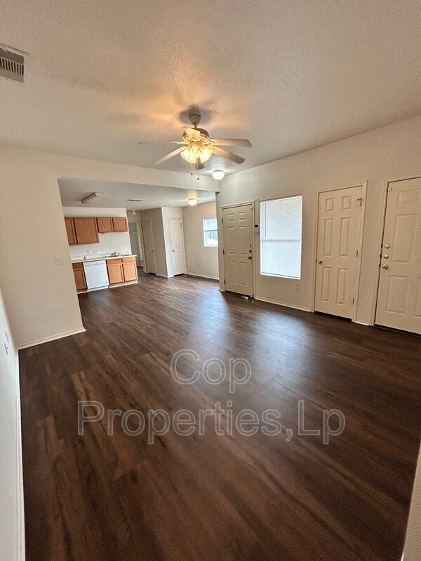 Foto del edificio - 15416 Kamary Ln