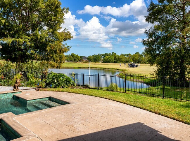 Foto del edificio - 2435 Thorndon Park Ct