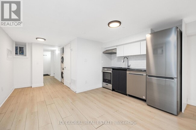 Building Photo - 633 Ossington Ave