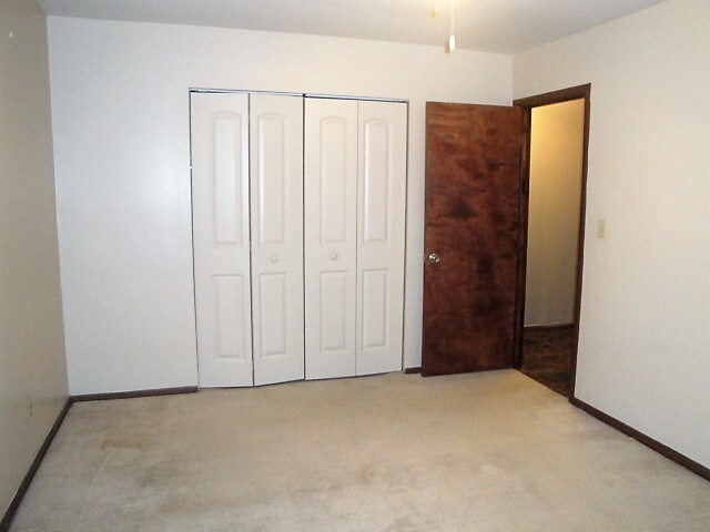 Building Photo - 208 Oxford Dr