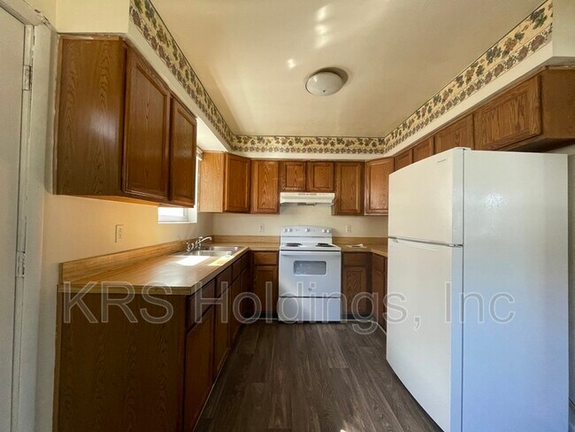 Building Photo - 1209 Hullview Ave