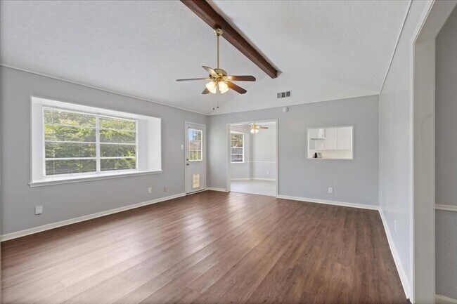 Foto del edificio - 7043 Drowsy Pine Dr