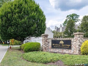 Building Photo - 303 Willow Springs