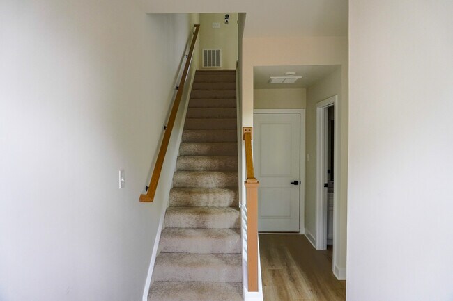 Foto del edificio - 12809 Red Clover Wy