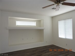 Building Photo - 521 W Dolphin Peak Ct