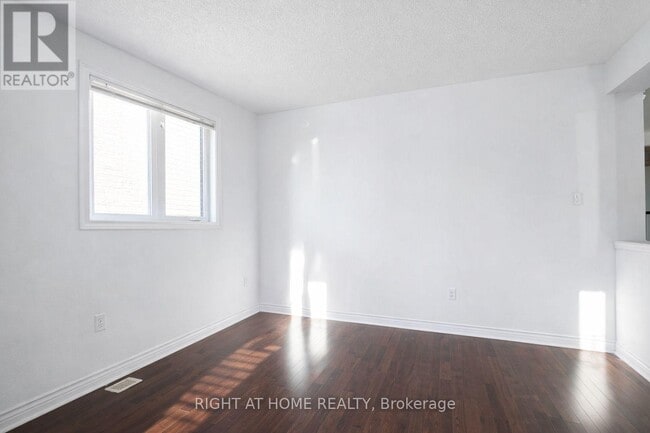 Building Photo - 169 Dooley Crescent