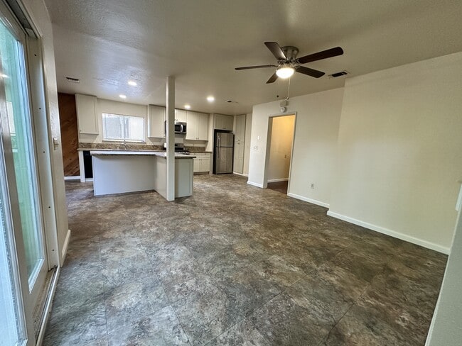 Building Photo - 1125 Park Blvd