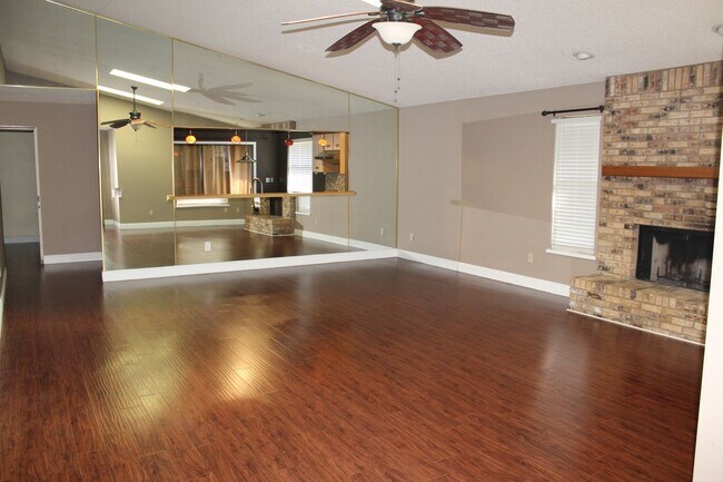 Building Photo - 3 bed 2 bath Home in Port Orange