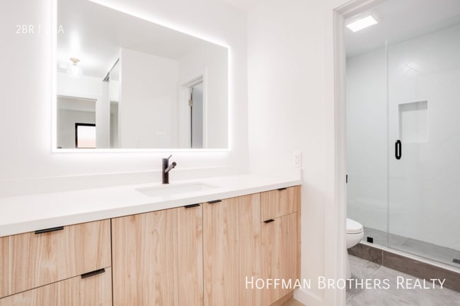 Building Photo - 950 Larrabee St