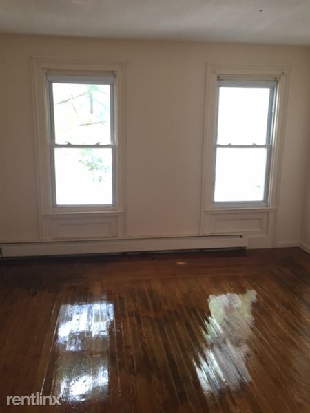 Building Photo - 79 Hallock St