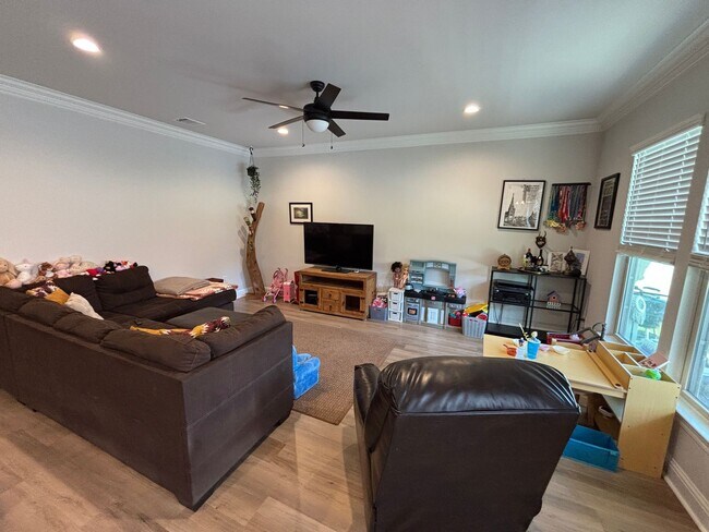 Foto del edificio - 1/2 OFF FIRST MONTH MOVE IN SPECIAL - NEAR...
