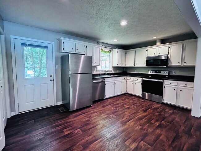 Photo - 1138 Chapel Hill Cir House