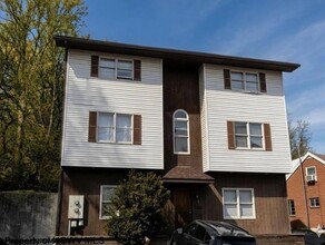 Building Photo - 32 Highland Ave