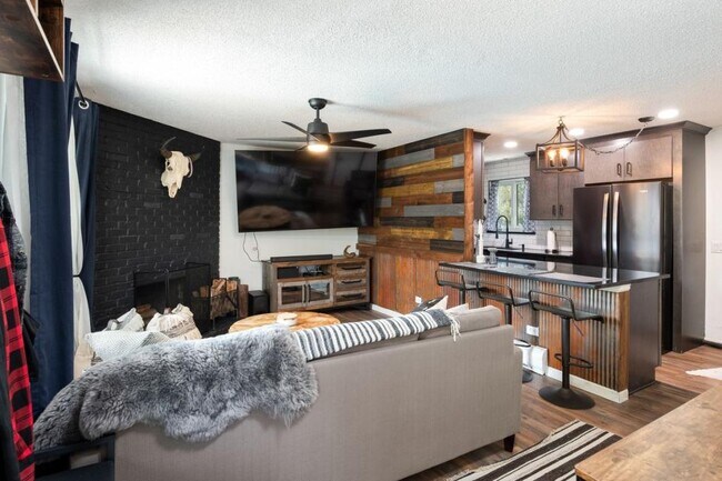 Building Photo - 2700 S Holly St