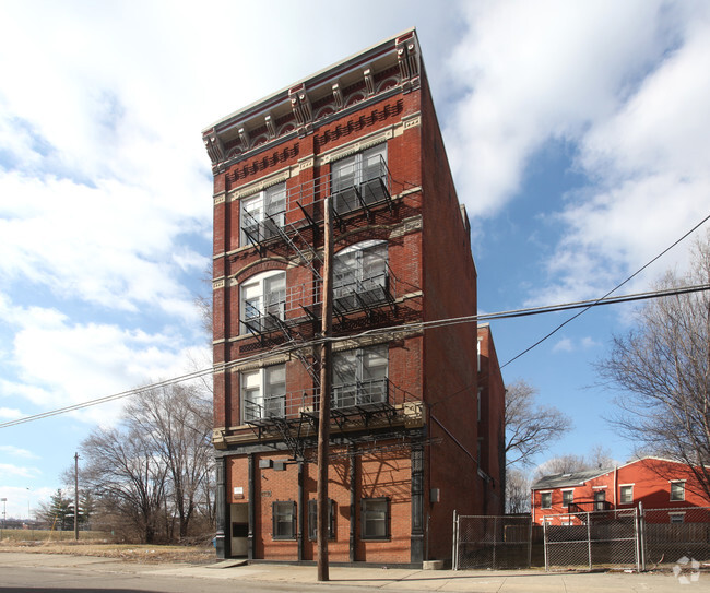 Building Photo - Cincinnati Apartment