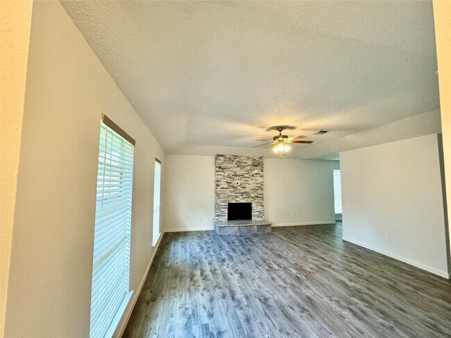 Foto del edificio - 2511 Maple Tree Ct