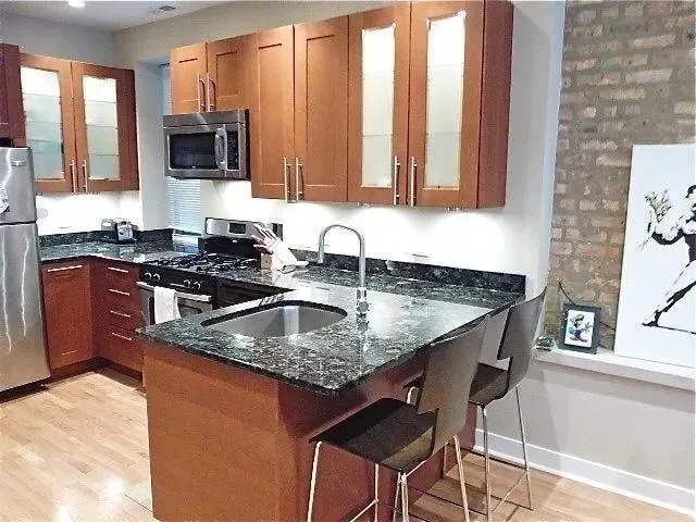 Foto del edificio - 1636 W Beach Ave