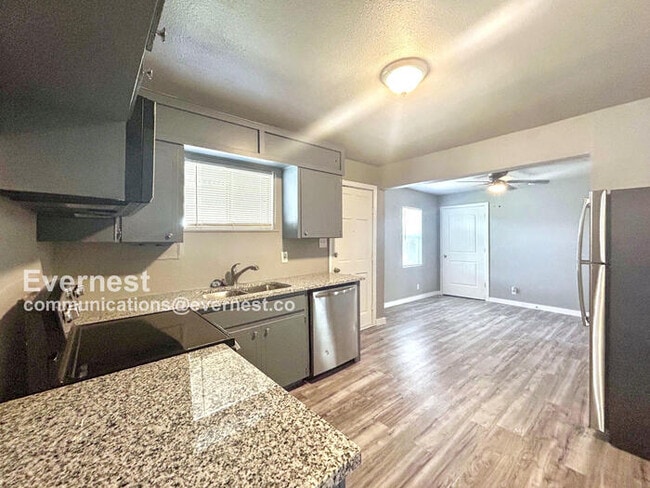 Building Photo - 1607 El Paso St