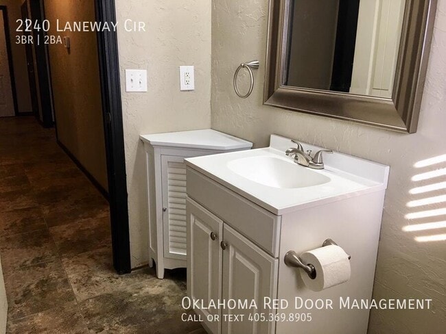 Building Photo - 2240 Laneway Cir