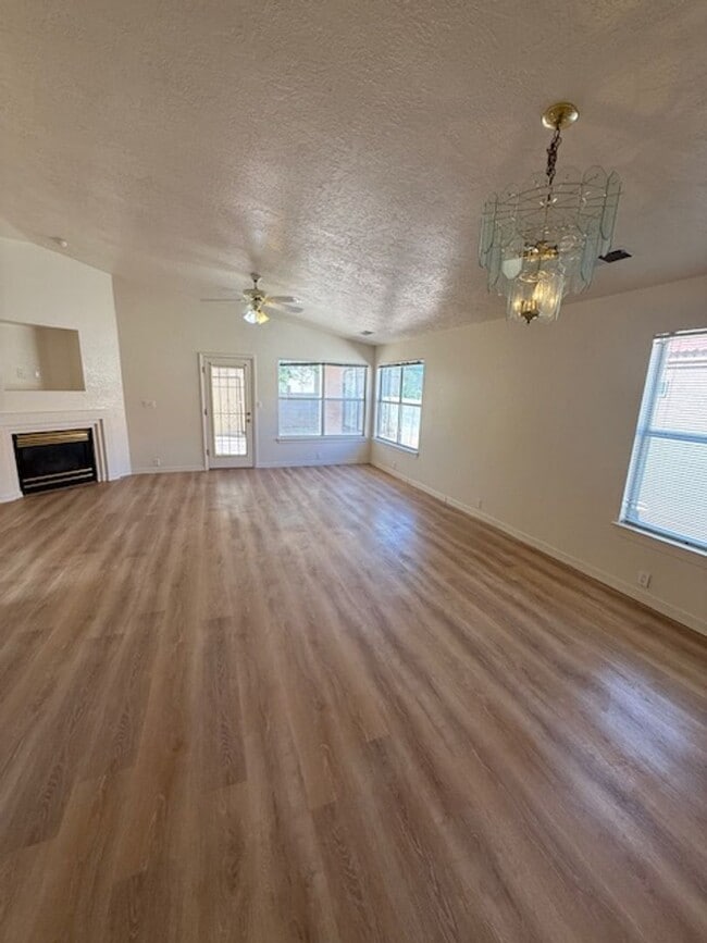 Foto del edificio - Charming and functional 3-Bedroom 2-Bath near Kirtland Air force base