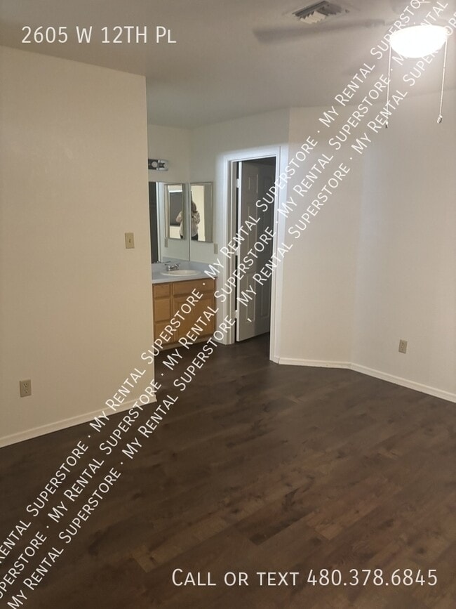 Building Photo - 2605 W 12th Pl