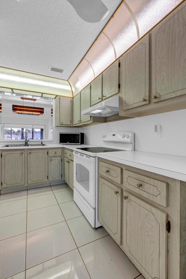 Building Photo - 13761 Via Aurora