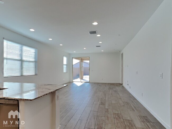 Foto del edificio - 19353 W Elm St