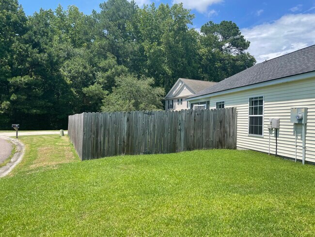Building Photo - 213 Waterford Ln