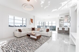 Building Photo - 155 E Boca Raton Rd