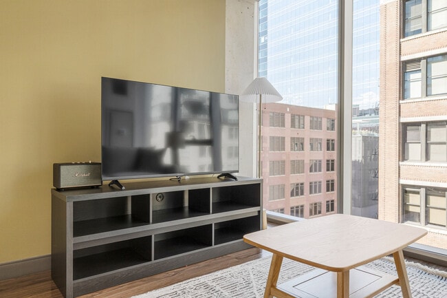 Building Photo - 601 W Jackson Blvd