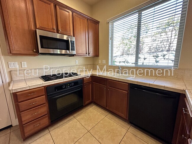 Foto del edificio - 8221 Ashcrest Ln